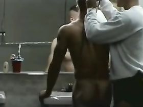 Подглядывание в мужском душе