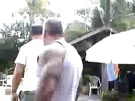 Два зрелых гея целуются и трахаются в попку