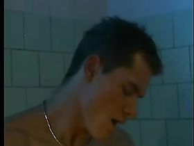 Двое латиносов ебут жестко парня