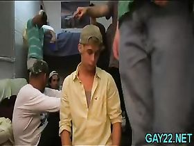 НАд пацанами идеваются соседи по общежитию, заставляют сосать и ебут