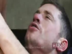 Красивые мужчины занимаются сексом