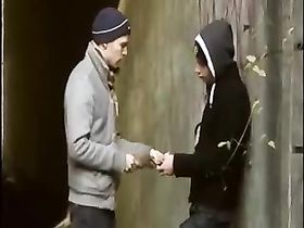 Таксист отсосал у парня в лесу