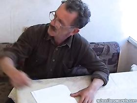 Очкастый папа и тупой сынок оказались геями