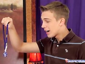 парень загипнотизировал чувака на гейский секс