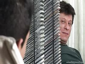 Озабоченный сынок захотел секса с родным папой