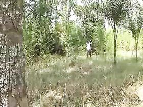 Близкие родственники любят трахаться на природе