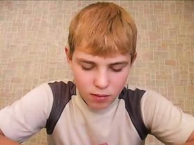 Юный дрочер обкончал журнал