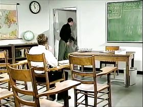 Учитель соблазнил своего ученика и отшлепал его по попке