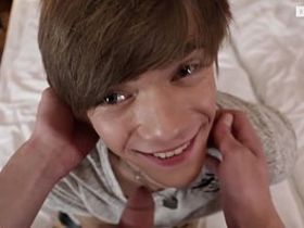 Парень выебал товарища гея в рот и жопу от первого лица