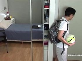 Мужик в костюме священника жестко вдул в очко стройному футболисту перед игрой