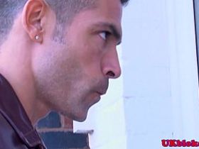 Качок разрешает ебать себя богатому гею за кроссовки