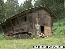 В проклятой деревне передохли все тёлки, поэтому пацаны становятся геями и ебутся в анал