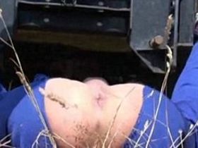 Деревенский пацан трахает гея в жопу, пока никто не видит