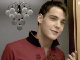 Парень подкатил к брату гею и получил от него заслуженный хуй в очко