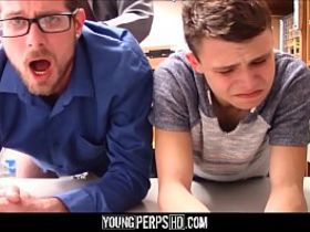 Воровство трусов закончилось для молодых парней анальным трахом с чернокожим охранником геем