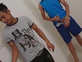 Азиат спалился за дрочкой перед братом и нарвался на инцест