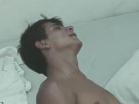 После соревнований парень пососал спортсмену в ванной и трахнулся с ним в очко