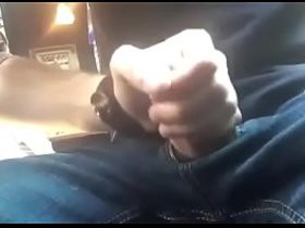 Парень за столиком в баре до оргазма дрочит перед камерой хер друга