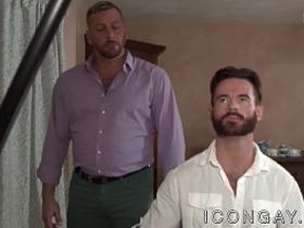 Татуированный мужик дал на рот волосатому пассиву и вдул ему в анус