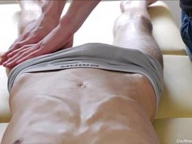 Массаж закончился минетами в позе 69 и бодрым трахом массажиста с худым парнем