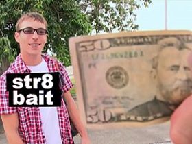 Гомик в машине взял в рот у пацана очкарика и поебался с ним в задницу