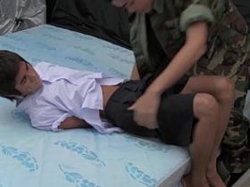 Солдат азиат заставил связанного парня сосать и изнасиловал его в пукан